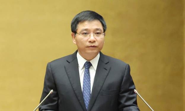 Bộ trưởng Tài chính Nguyễn Văn Thắng trình bày báo cáo giải trình, tiếp thu của Chính phủ sáng 10/12. Ảnh: Đại biểu Nhân dân